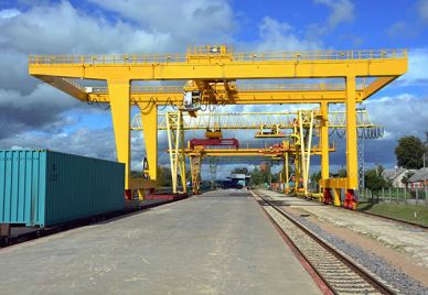 Op rails gemonteerde container Goliath Crane
